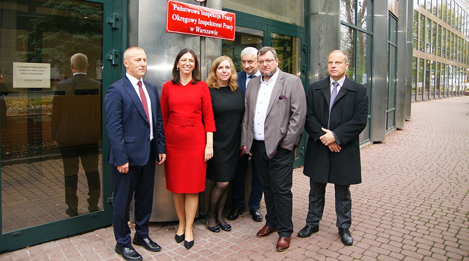 Kierownictwo GIP i OIP pod nowu0105 siedzibu0105 OIP Warszawa